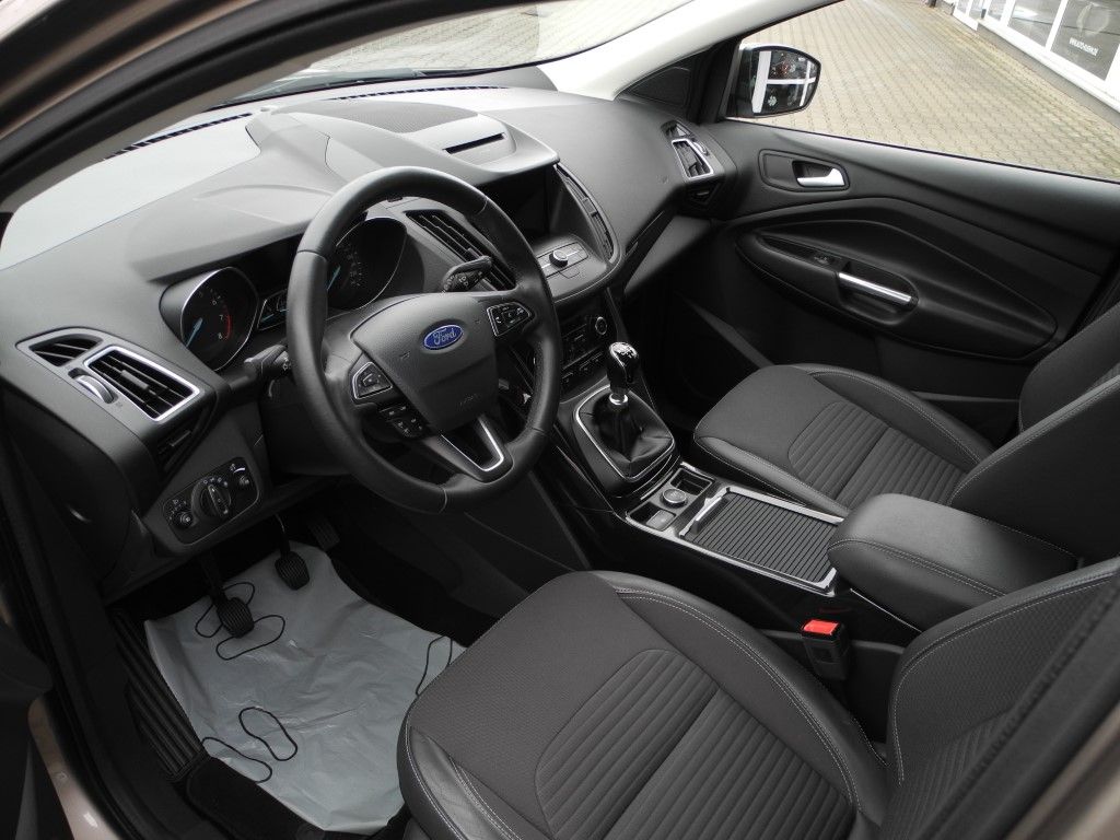 Fahrzeugabbildung Ford Kuga 1.5 Titanium - WR, Park-Ass., Winter-Pak.