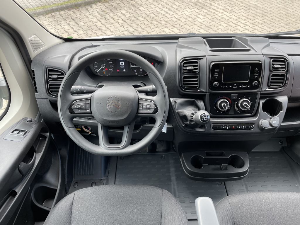 Fahrzeugabbildung Citroën Jumper Pritsche Doka 35 Heavy L2 140 + AHK, RFK