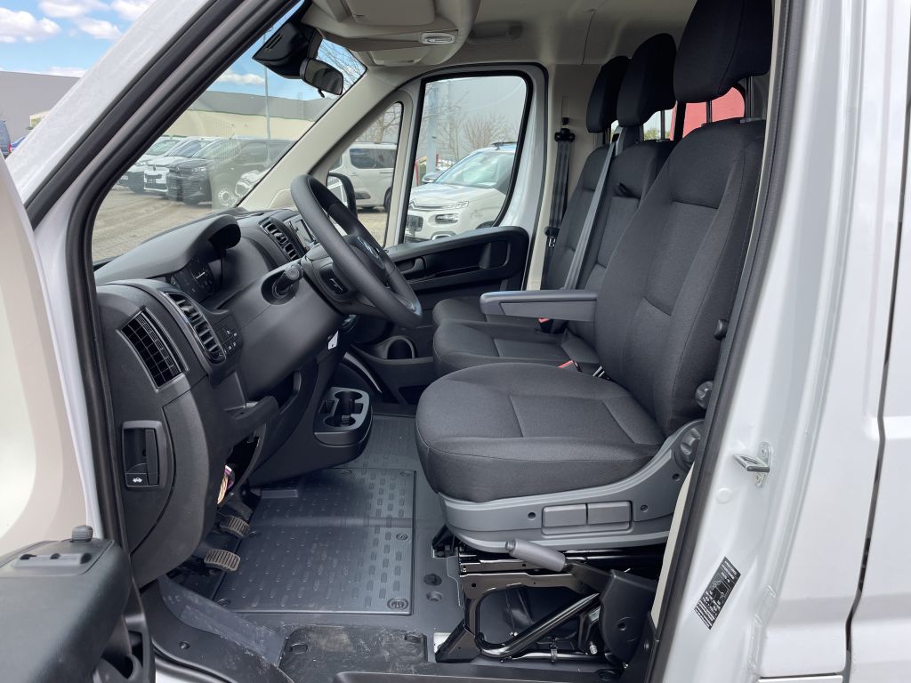 Fahrzeugabbildung Citroën Jumper Pritsche Doka 35 Heavy L2 140 + AHK, RFK