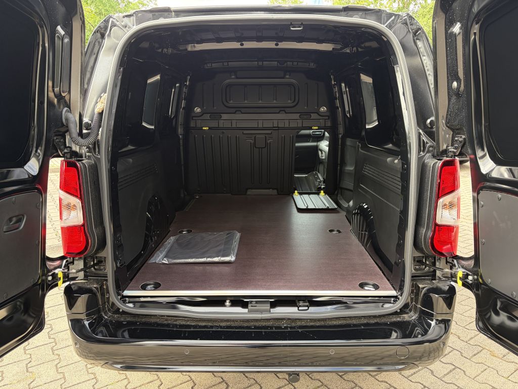 Fahrzeugabbildung Citroën Berlingo XL Diesel 130 Automatik + ACC, AHK
