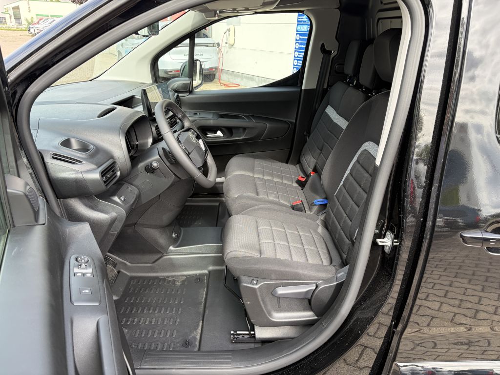 Fahrzeugabbildung Citroën Berlingo XL Diesel 130 Automatik + ACC, AHK