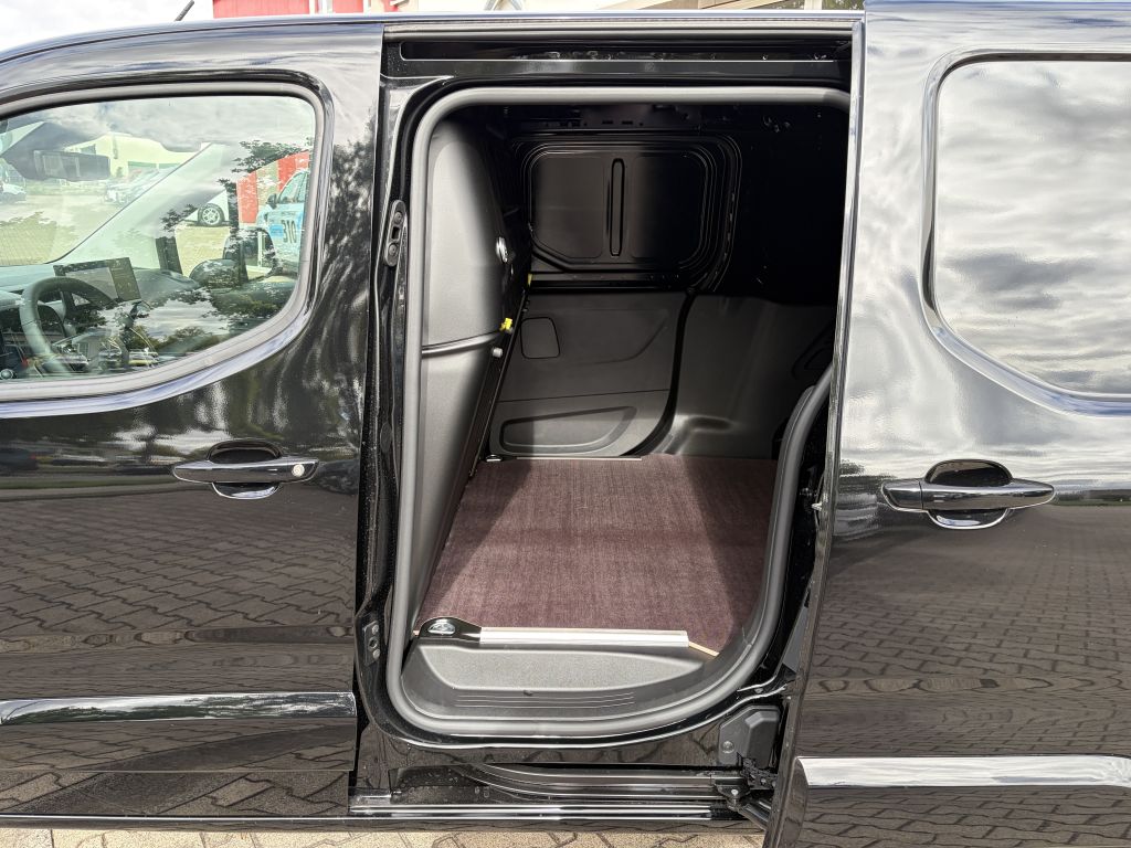 Fahrzeugabbildung Citroën Berlingo XL Diesel 130 Automatik + ACC, AHK