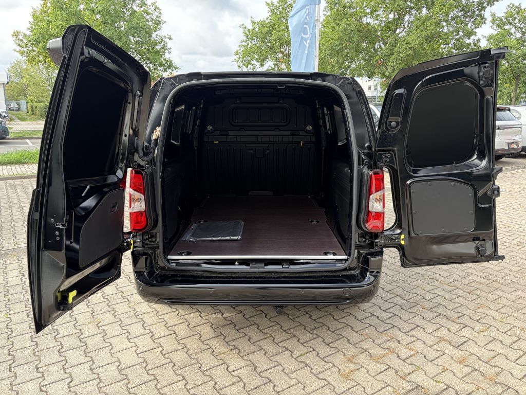 Fahrzeugabbildung Citroën Berlingo XL Diesel 130 Automatik + ACC, AHK