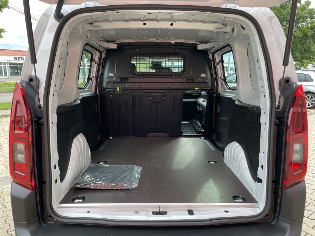 Fahrzeugabbildung Citroën Berlingo L1 PureTech 110 + AHK, Klappe, WinterPa