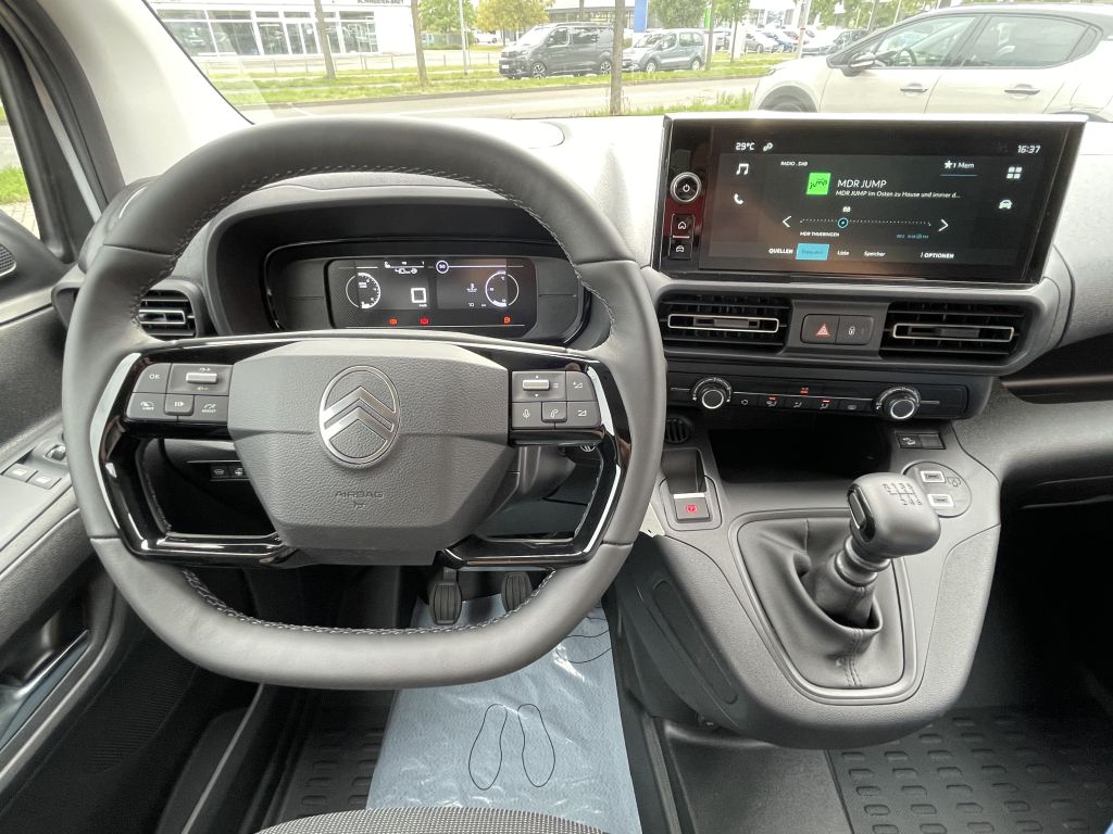 Fahrzeugabbildung Citroën Berlingo L1 PureTech 110 + AHK, Klappe, WinterPa