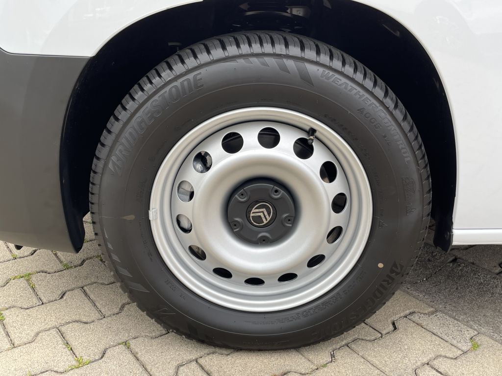 Fahrzeugabbildung Citroën Berlingo L1 PureTech 110 + AHK, Klappe, WinterPa