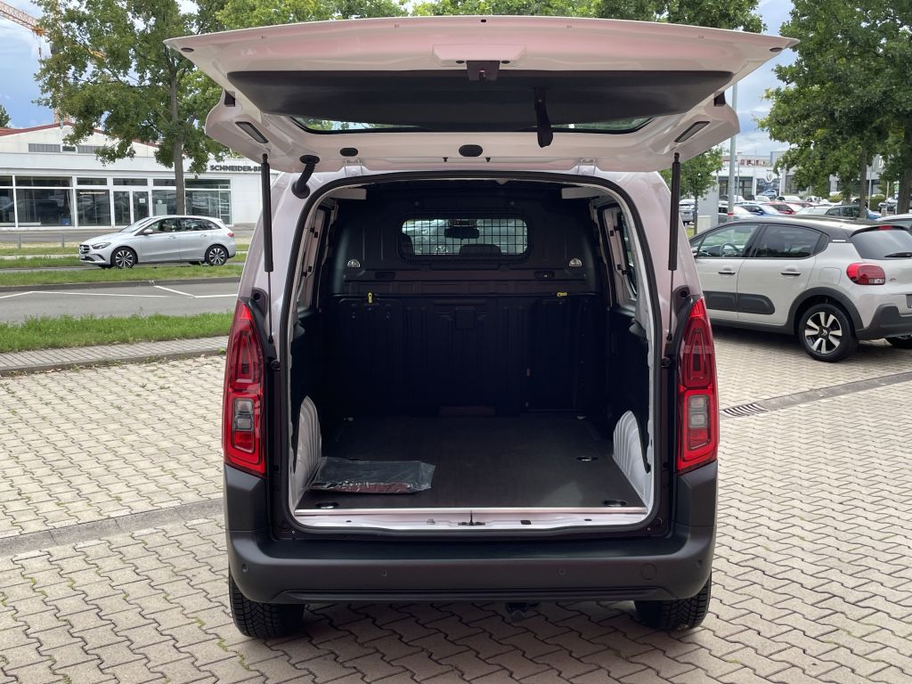 Fahrzeugabbildung Citroën Berlingo L1 PureTech 110 + AHK, Klappe, WinterPa
