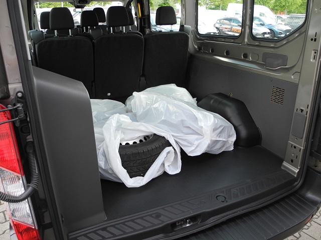 Fahrzeugabbildung Ford Transit 350 L3H2 Autm. Trend - Xenon, Trittstufe