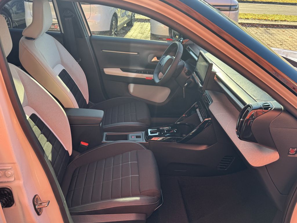 Fahrzeugabbildung Citroën e-C3 113 Standard-Range MAX + Winter-P, 11kW OBC