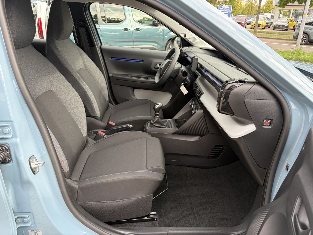 Fahrzeugabbildung Citroën C3 Turbo 100 YOU + Allwetterreifen
