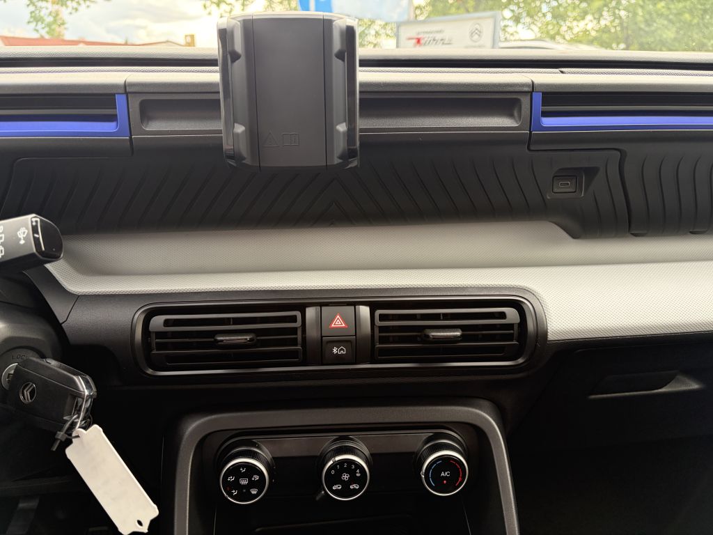 Fahrzeugabbildung Citroën C3 Turbo 100 YOU + Allwetterreifen