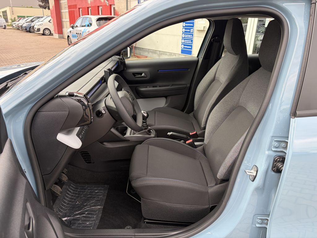 Fahrzeugabbildung Citroën C3 Turbo 100 YOU + Allwetterreifen