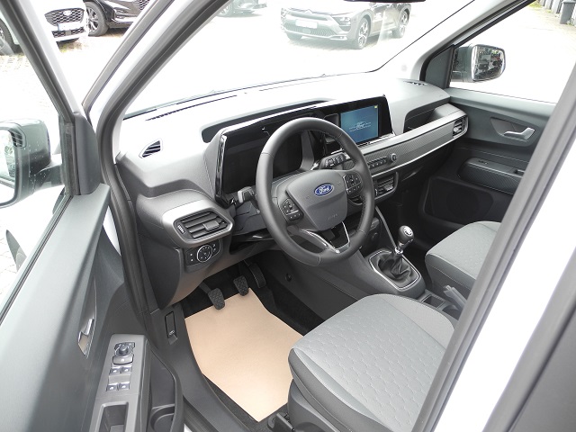 Fahrzeugabbildung Ford Tourneo Courier TITANIUM - Winter-Pak., 17Z Alu