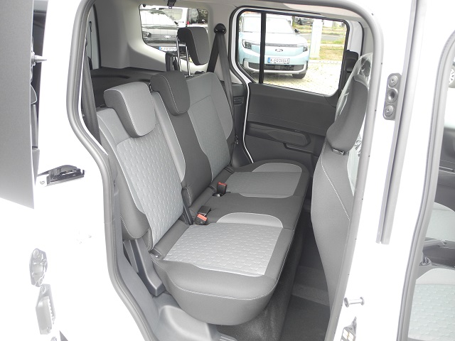 Fahrzeugabbildung Ford Tourneo Courier TITANIUM - Winter-Pak., 17Z Alu