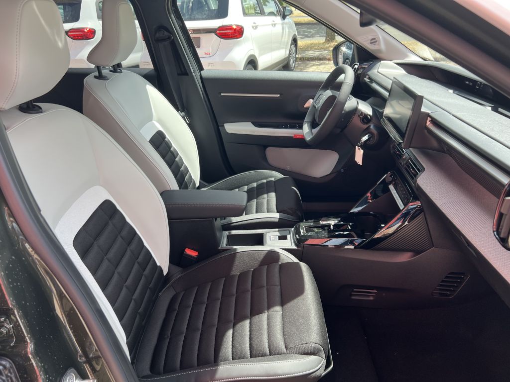 Fahrzeugabbildung Citroën e-C3 Aircross MAX