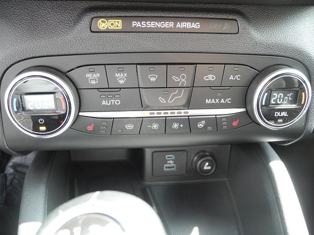 Fahrzeugabbildung Ford Kuga 1.5 TITANIUM X - AHK, LED, Navi, Sitzh.,