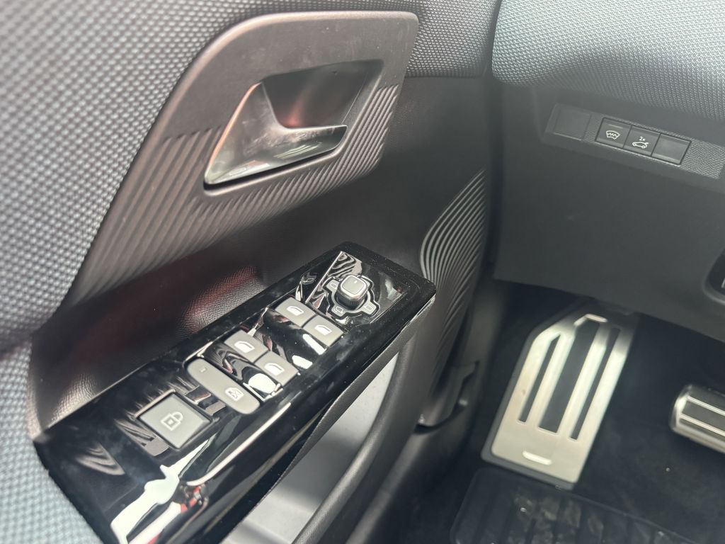 Fahrzeugabbildung Citroën C5 Aircross Hybrid 145 MAX Panorama Winter AHK