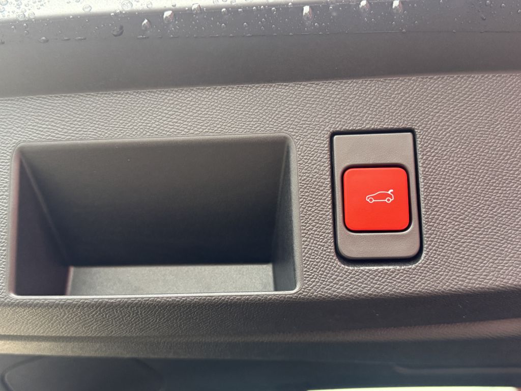 Fahrzeugabbildung Citroën C5 Aircross Hybrid 145 MAX Panorama Winter AHK