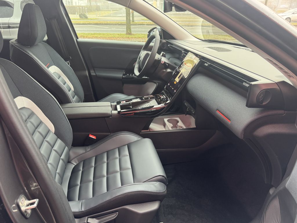 Fahrzeugabbildung Citroën C5 Aircross Hybrid 145 MAX Panorama Winter AHK