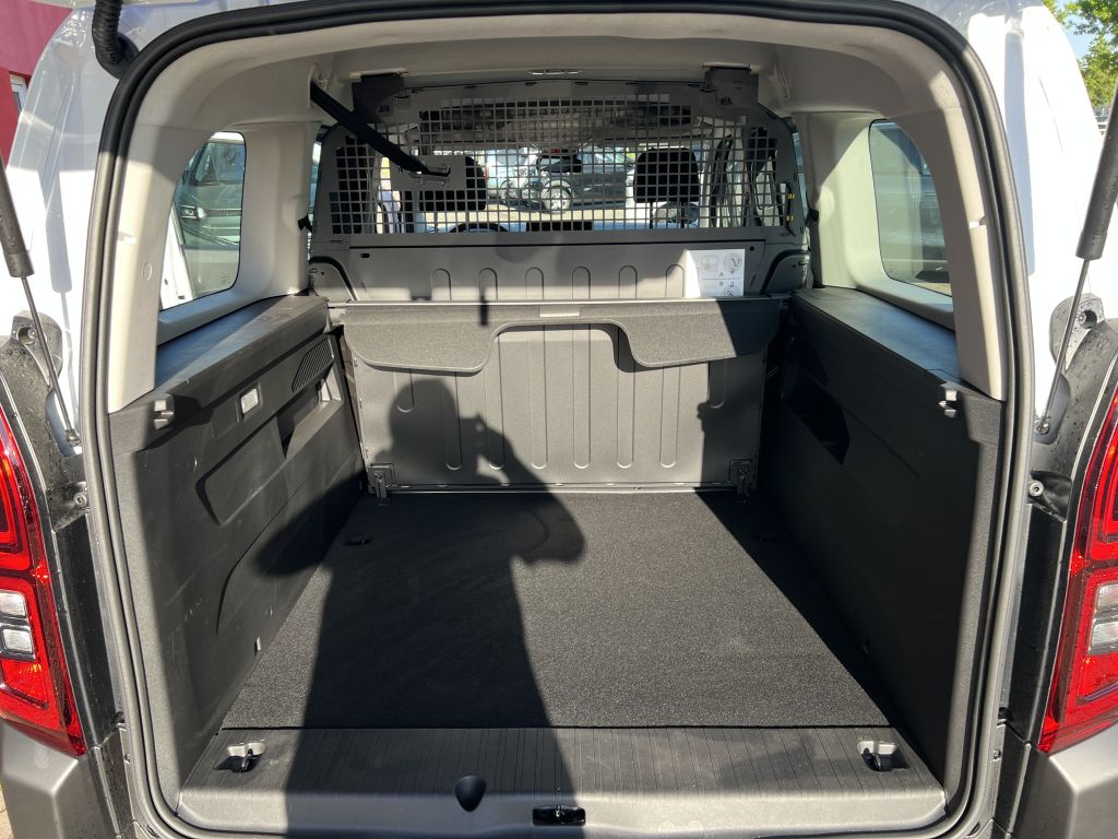 Fahrzeugabbildung Citroën Berlingo MPV XL PureTech 110 YOU (E)
