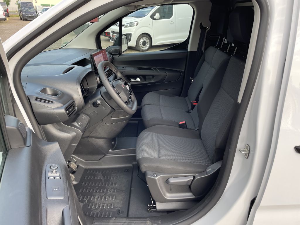 Fahrzeugabbildung Citroën Berlingo L2+ BlueHDi 130 + Standheiz, Navi, LED