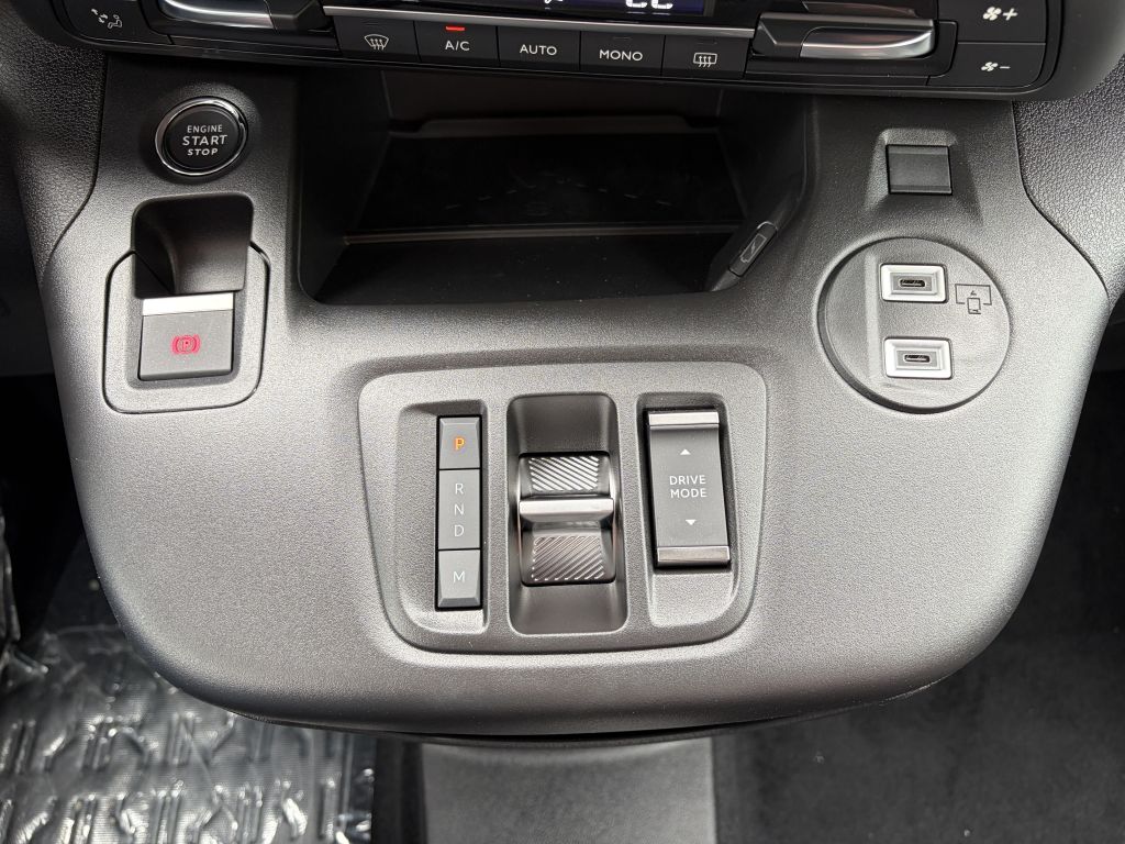 Fahrzeugabbildung Citroën Berlingo XL Diesel 130 AT MAX + XTR, Techno