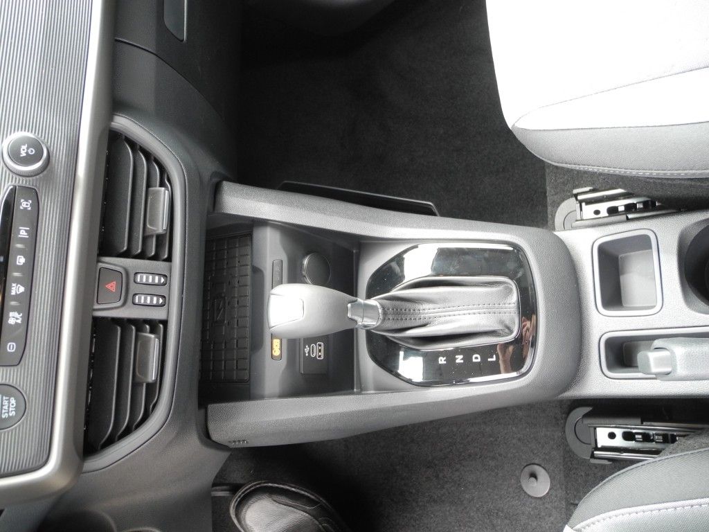 Fahrzeugabbildung Ford Tourneo Courier Aut. TITANIUM - Navi, 17Z LM