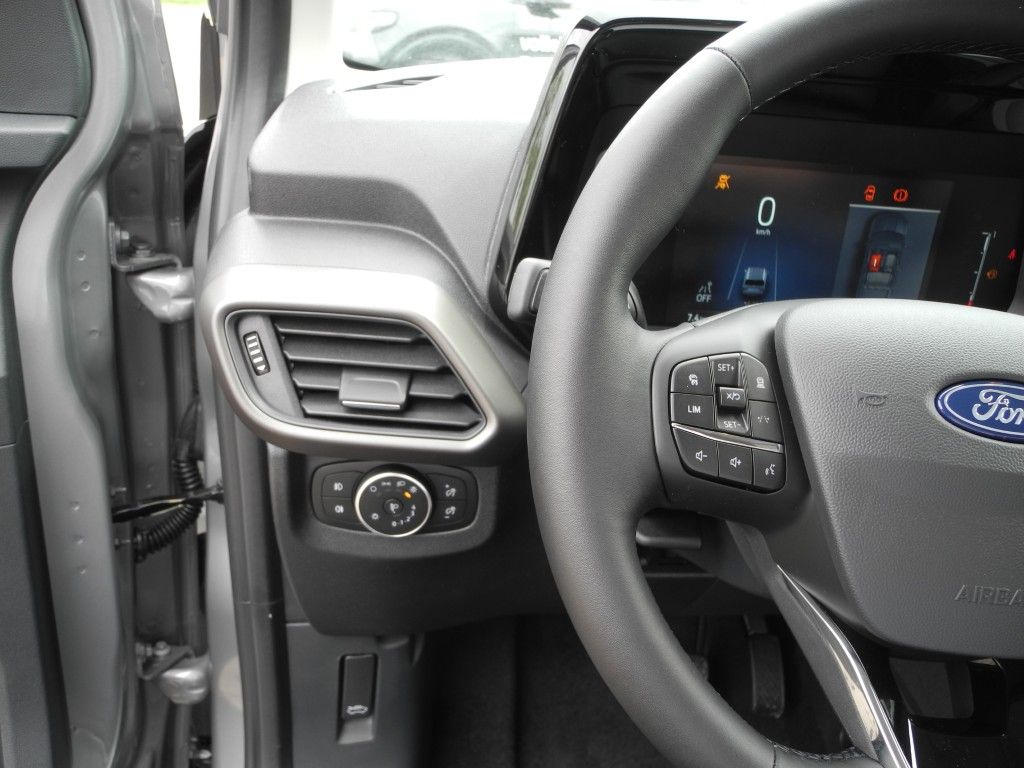 Fahrzeugabbildung Ford Tourneo Courier Aut. TITANIUM - Navi, 17Z LM