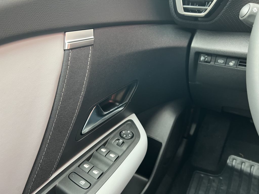 Fahrzeugabbildung Citroën C4 Hybrid 145 ë-DSC6 MAX Winter-Paket