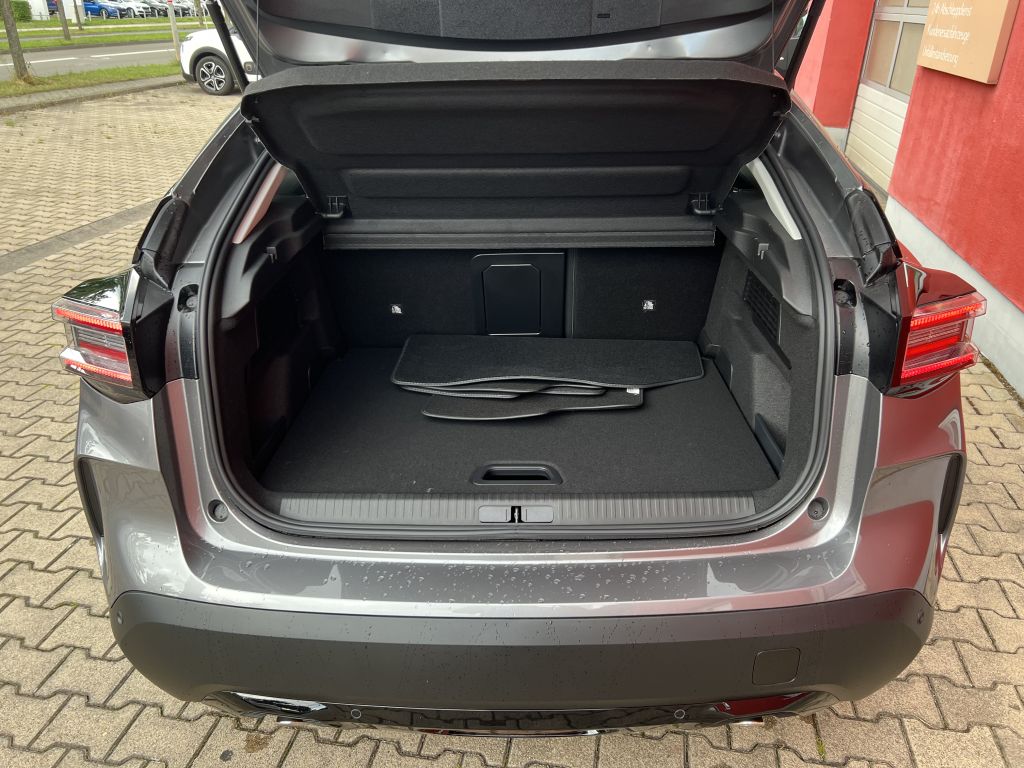 Fahrzeugabbildung Citroën C4 Hybrid 145 ë-DSC6 MAX Winter-Paket