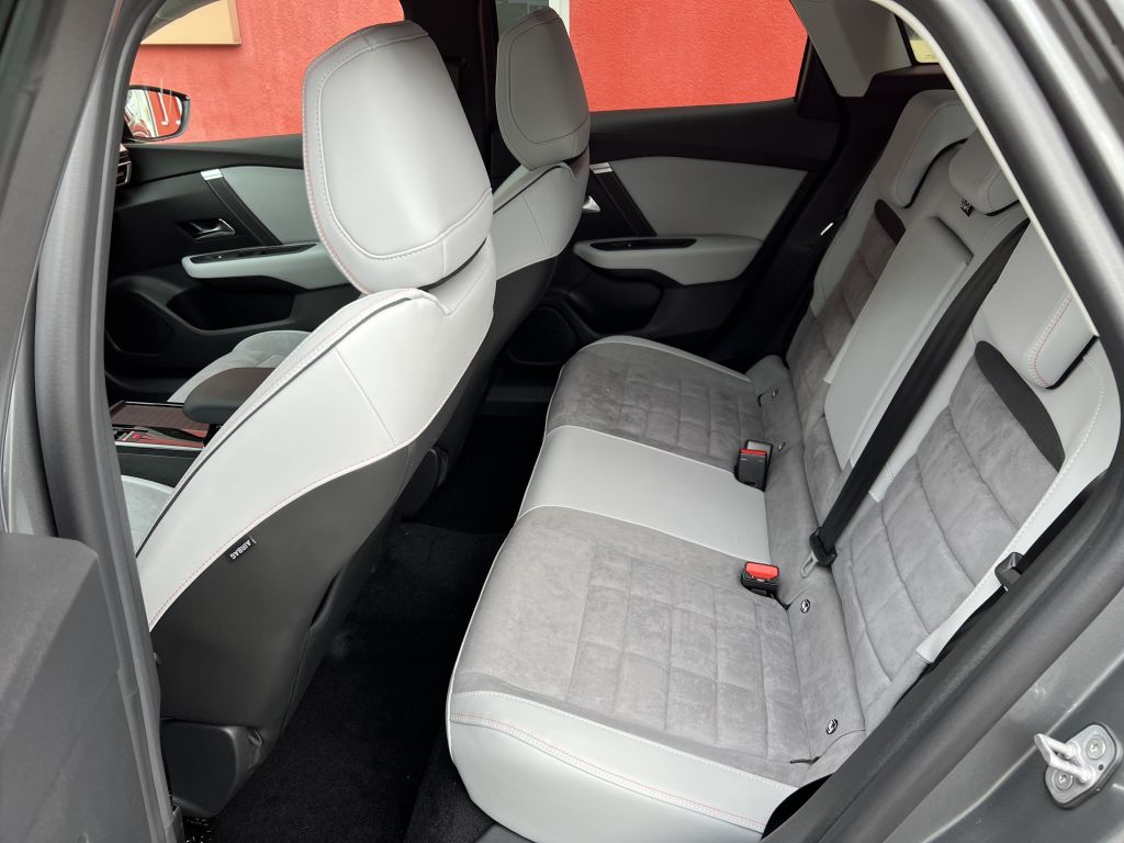 Fahrzeugabbildung Citroën C4 Hybrid 145 ë-DSC6 MAX Winter-Paket