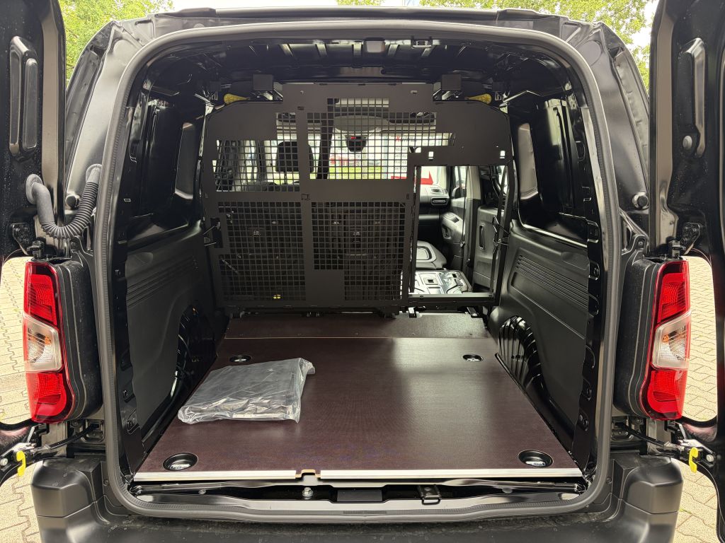 Fahrzeugabbildung Citroën Berlingo Doppelkabine XL Diesel 130 Automatik