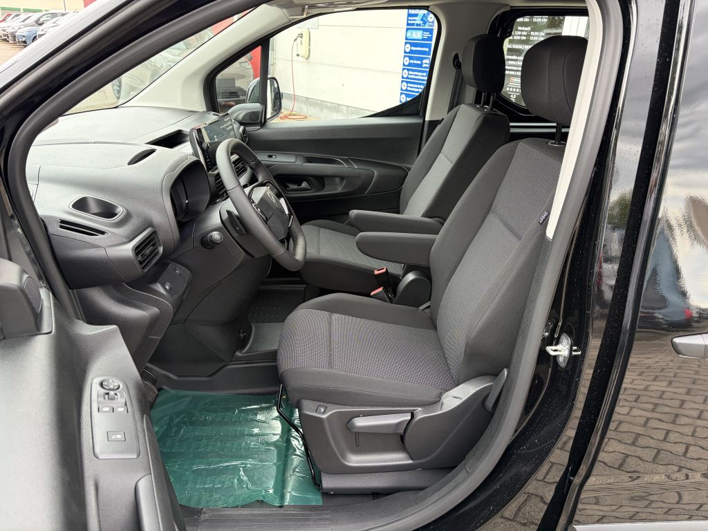 Fahrzeugabbildung Citroën Berlingo Doppelkabine XL Diesel 130 Automatik