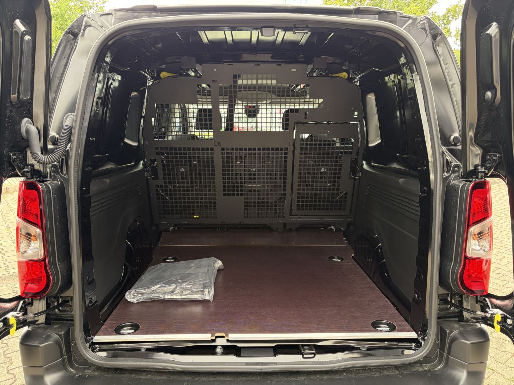 Fahrzeugabbildung Citroën Berlingo Doppelkabine XL Diesel 130 Automatik