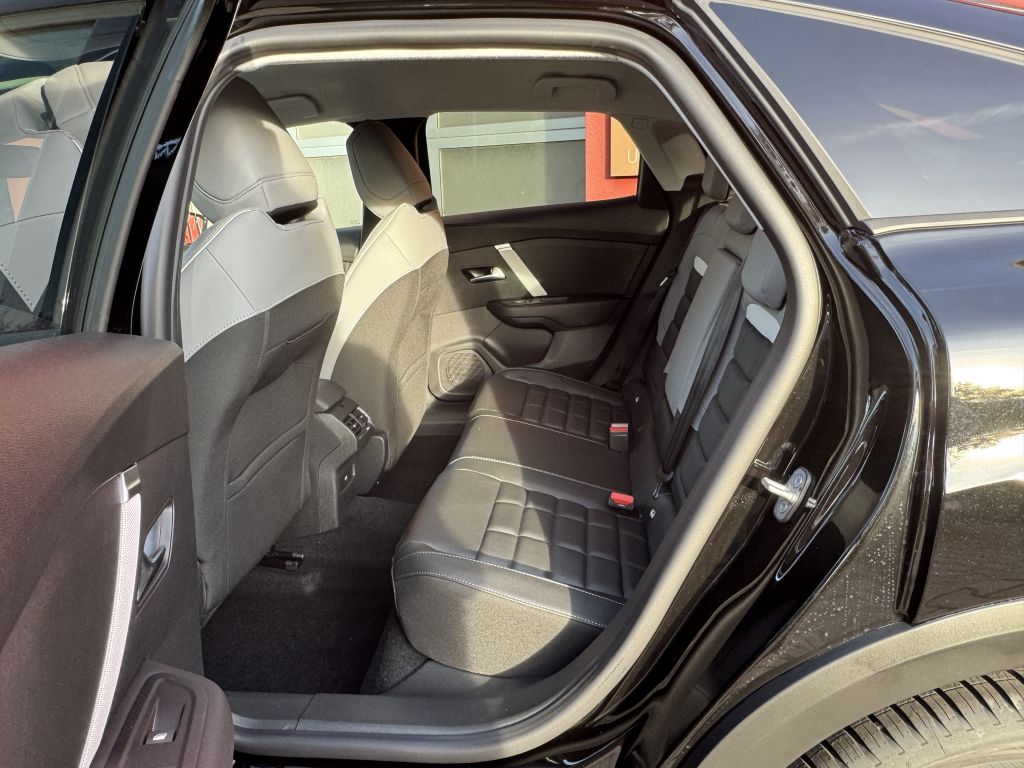 Fahrzeugabbildung Citroën C4 Benziner 130 Automatik MAX + Winter Techno Paket