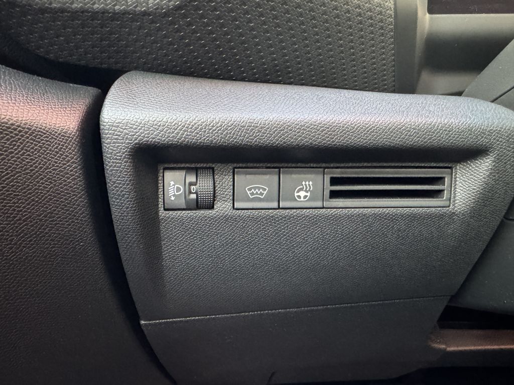 Fahrzeugabbildung Citroën C4 Benziner 130 Automatik MAX + Winter Techno Paket