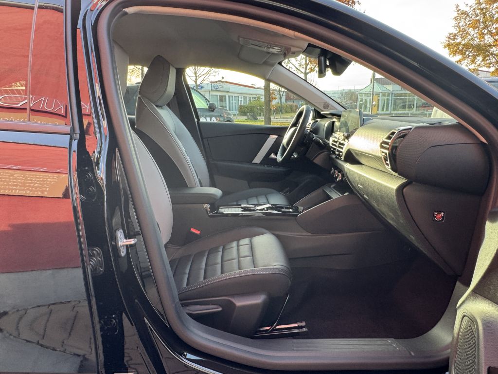 Fahrzeugabbildung Citroën C4 Benziner 130 Automatik MAX + Winter Techno Paket