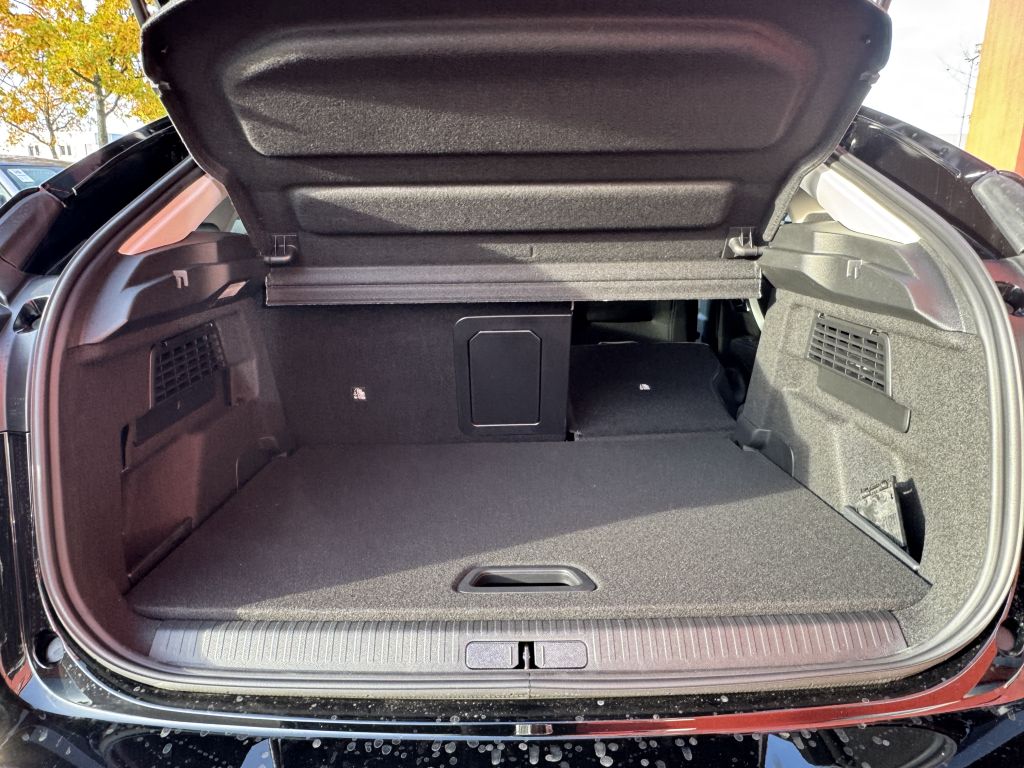 Fahrzeugabbildung Citroën C4 Benziner 130 Automatik MAX + Winter Techno Paket