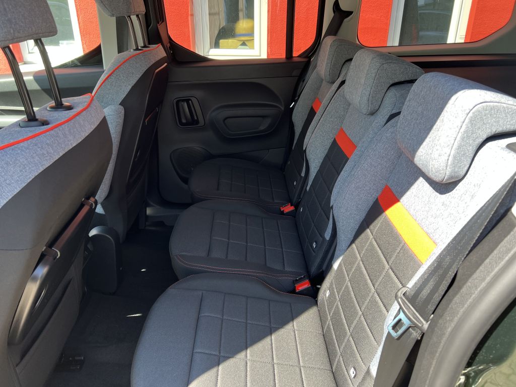 Fahrzeugabbildung Citroën Berlingo XL BlueHDi 130 MAX