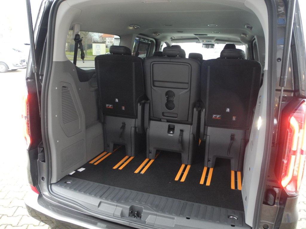 Fahrzeugabbildung Ford Tourneo Custom L2 4x4 Autm. Sport - Matrix LED