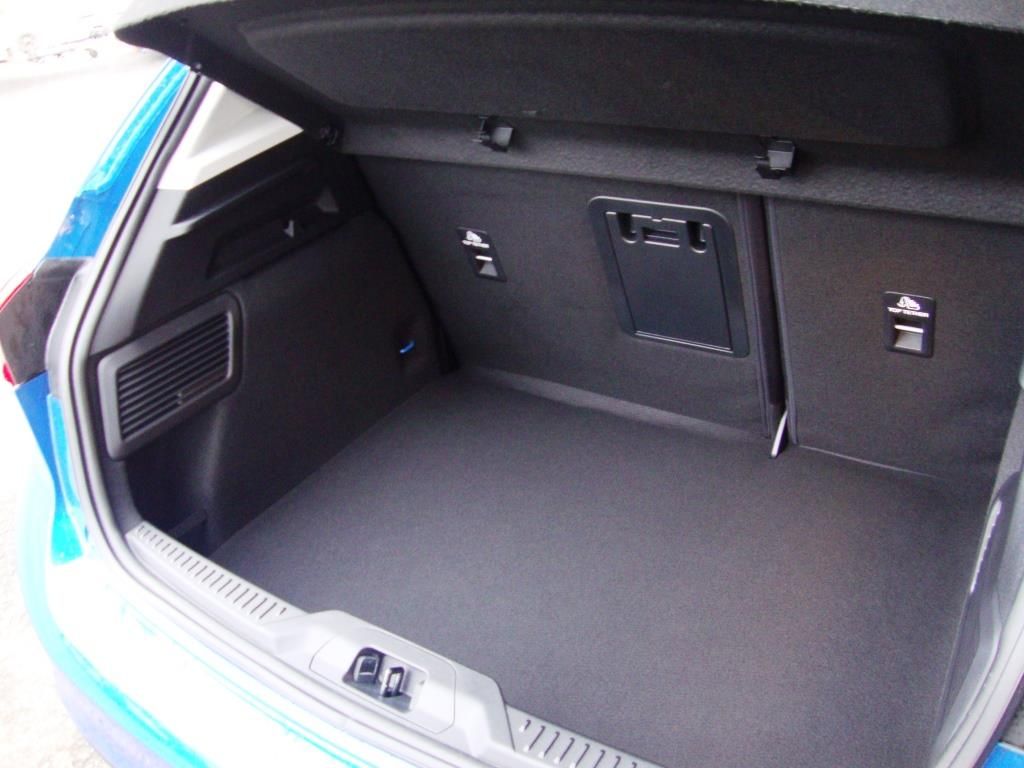 Fahrzeugabbildung Ford Focus 1.0 TITANIUM X- LED blendfrei, Allw., Navi