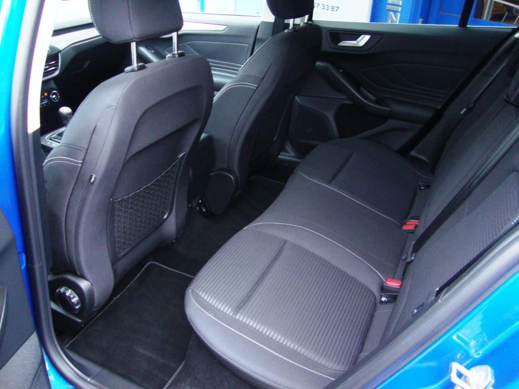 Fahrzeugabbildung Ford Focus 1.0 TITANIUM X- LED blendfrei, Allw., Navi
