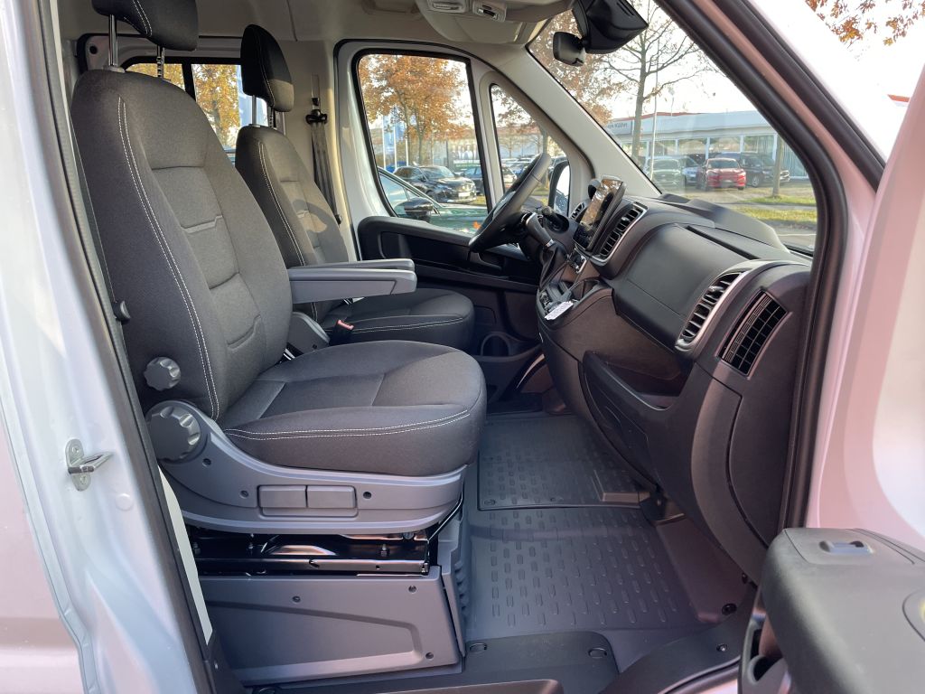 Fahrzeugabbildung Citroën Jumper Pritsche Doka 35 Heavy L4 180 AT + Standh