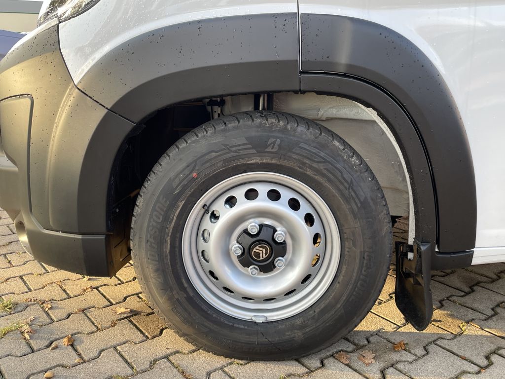 Fahrzeugabbildung Citroën Jumper Pritsche Doka 35 Heavy L4 180 AT + Standh