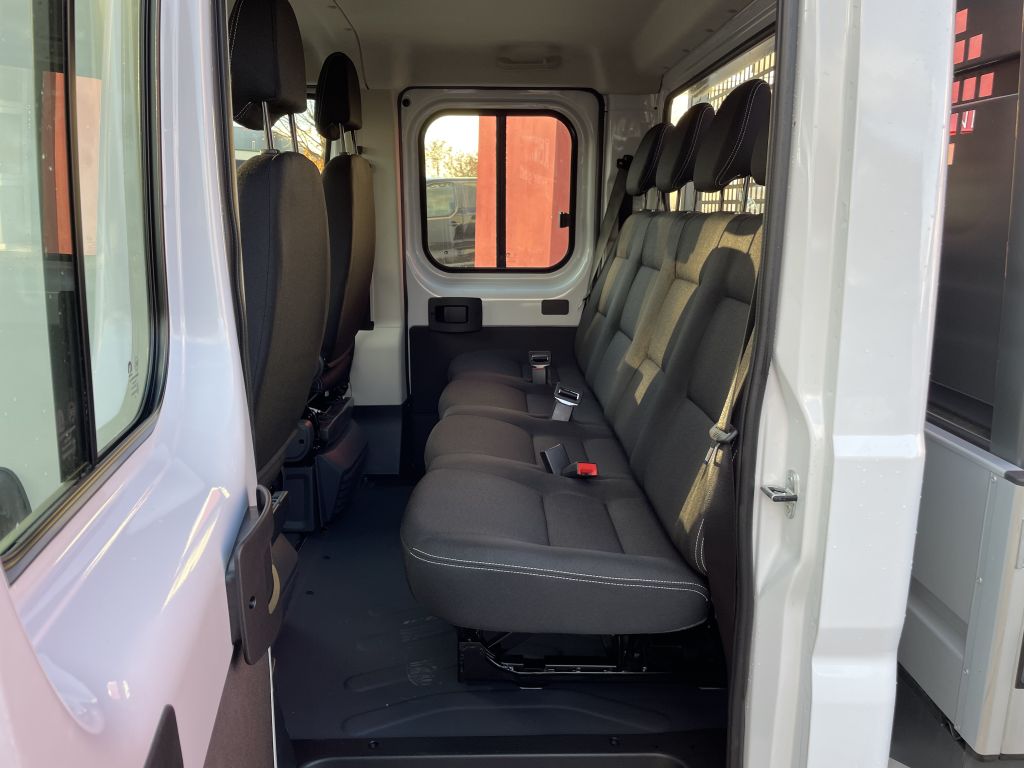 Fahrzeugabbildung Citroën Jumper Pritsche Doka 35 Heavy L4 180 AT + Standh