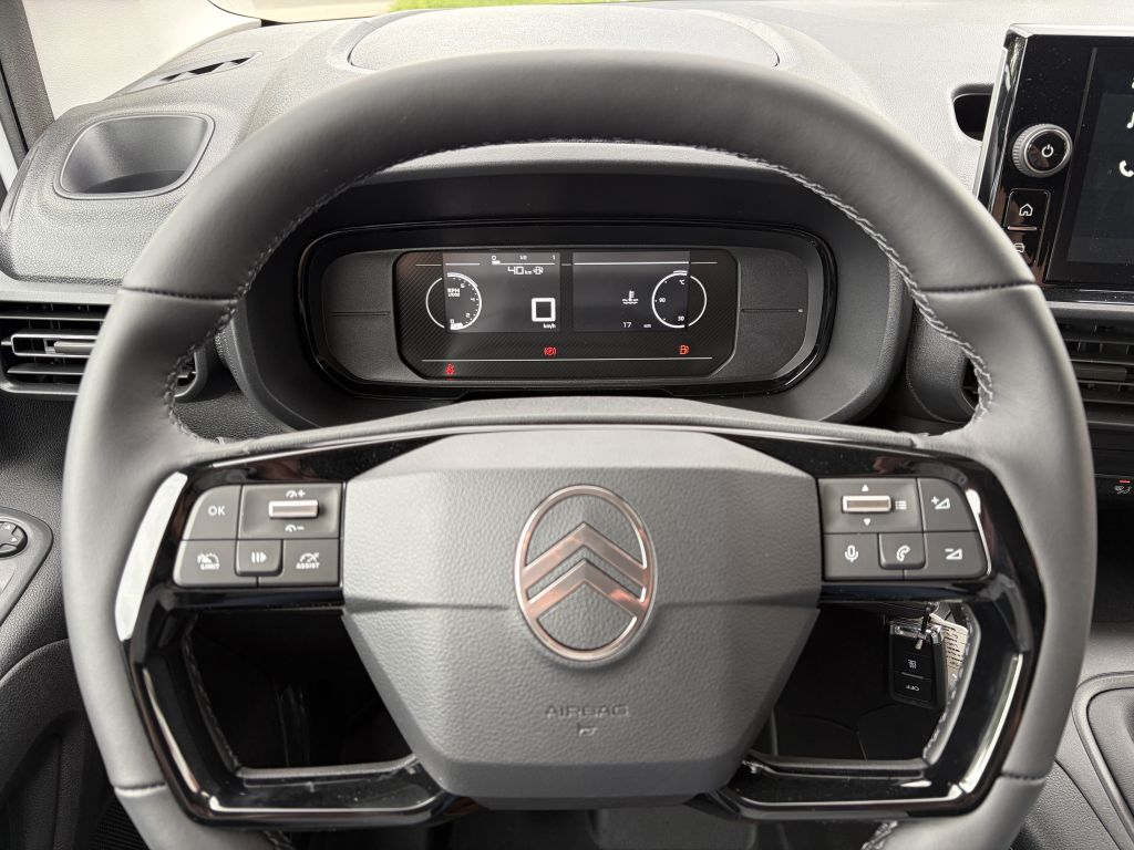 Fahrzeugabbildung Citroën Berlingo M Diesel 130 + AHK, Webasto, 3-Sitzer