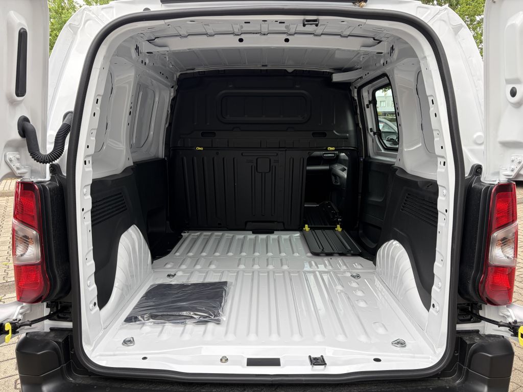 Fahrzeugabbildung Citroën Berlingo M Diesel 130 + AHK, Webasto, 3-Sitzer