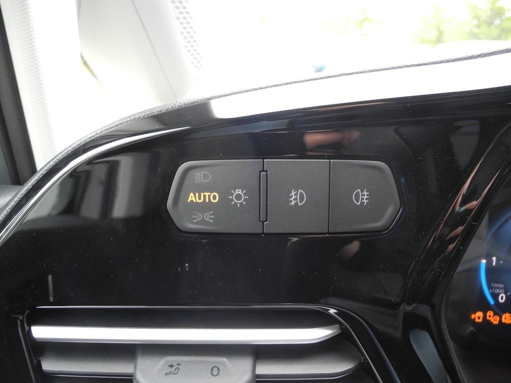 Fahrzeugabbildung Ford Grand Transit Connect L2 Autm. FlexCab Active