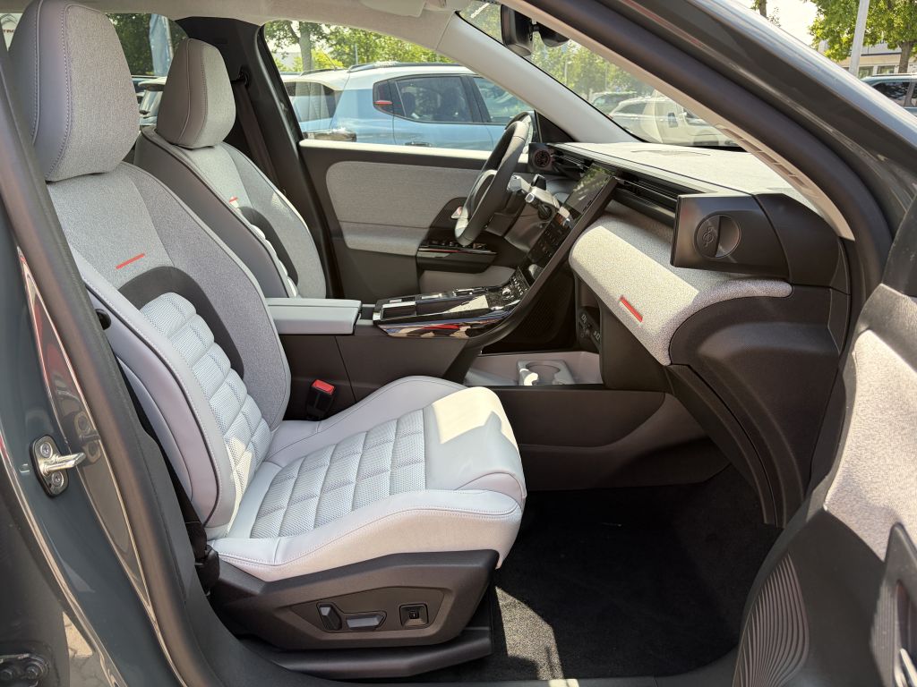 Fahrzeugabbildung Citroën C5 Aircross Hybrid 145 TEAM D + Winter-Paket
