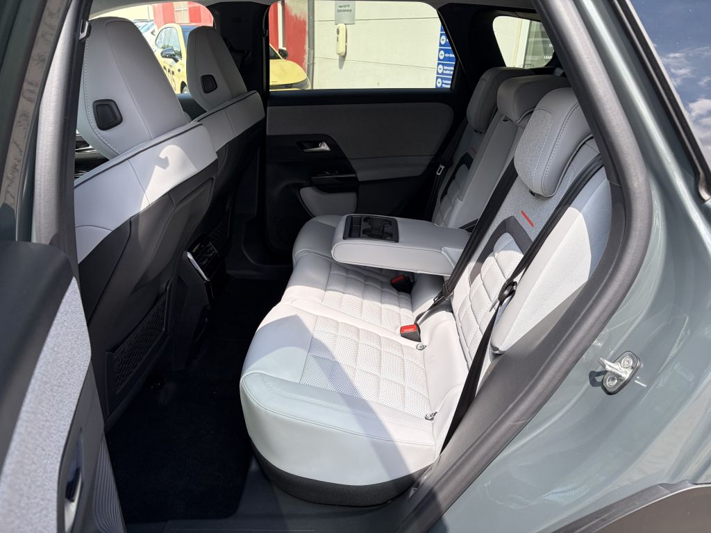 Fahrzeugabbildung Citroën C5 Aircross Hybrid 145 TEAM D + Winter-Paket